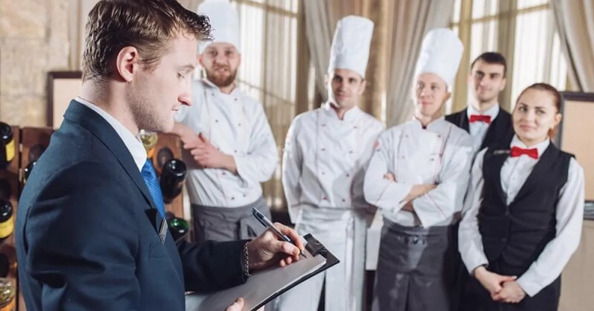 أهم الوظائف في مجال الضيافة ومتوسط الرواتب في 2025