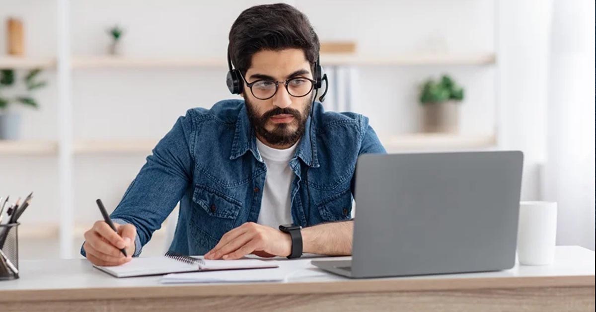 دبلوم عن بُعد: فرصتك للحصول على شهادة مهنية معتمدة دون الحاجة للحضور