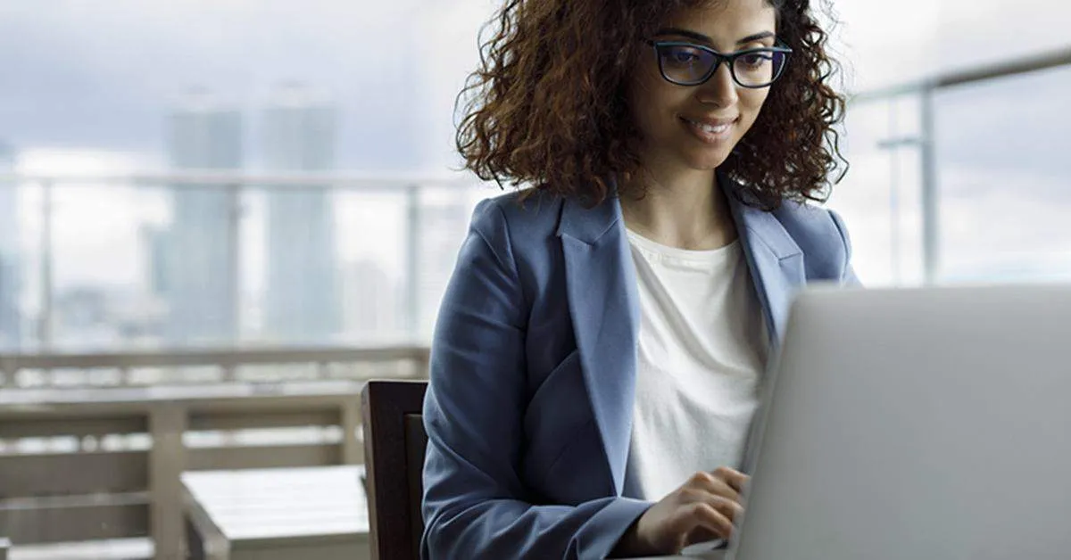 أسباب أفضلية التعليم الالكتروني التفاعلي عن الفيديوهات المسجلة