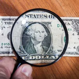 دورة كشف التزييف في المستندات والعملات