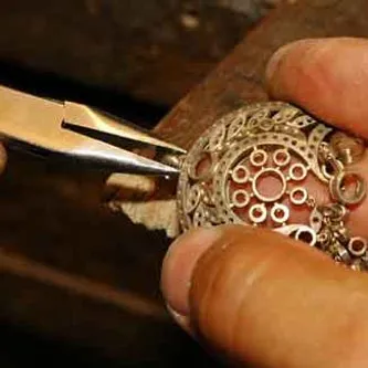 دبلوم فن صياغة الذهب والفضة والمعادن الثمينة