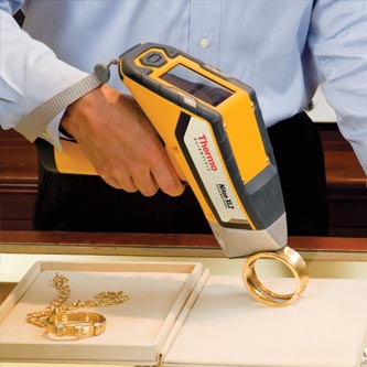 صورة من كورس قياس عيارات الذهب والمعادن الثمينة
