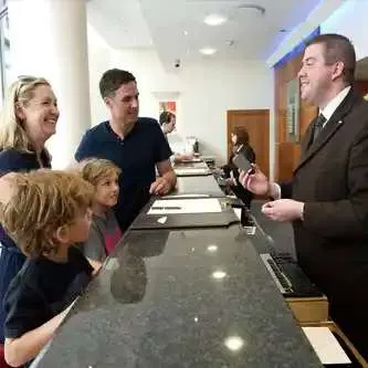 دورة خدمة العملاء في الفنادق