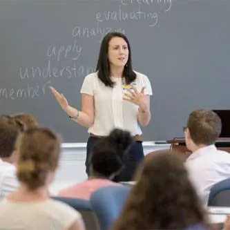 دورة التدريس للمجموعات الصغيرة والكبيرة